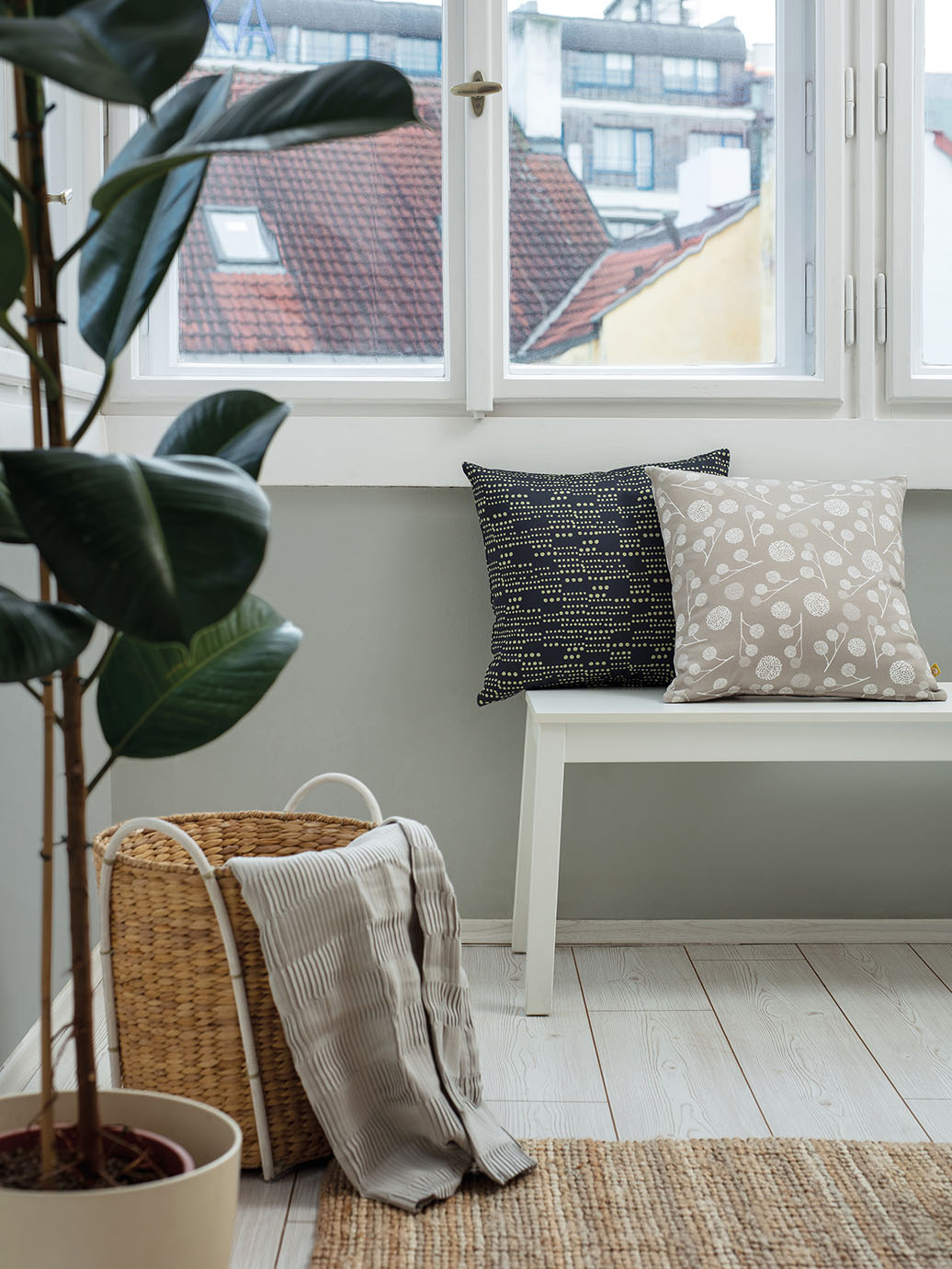 Cushions Drops granite & Plane tree taupe